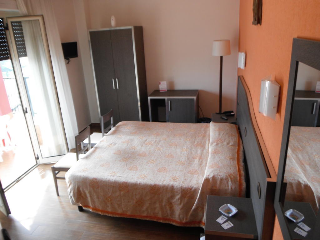 Hotel Renato Sesto San Giovanni Chambre photo